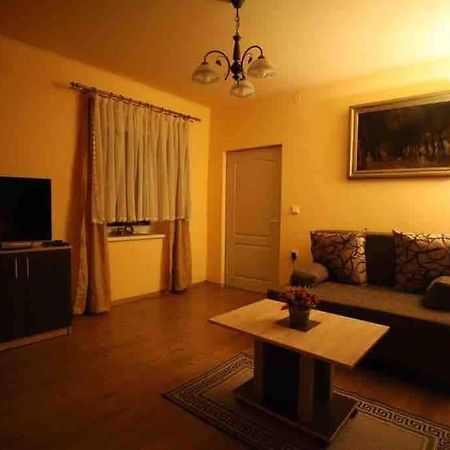 Hbr Friendly Apartment Sighisoara Bagian luar foto