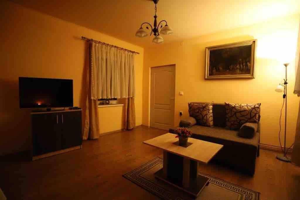 Hbr Friendly Apartment Sighisoara Bagian luar foto
