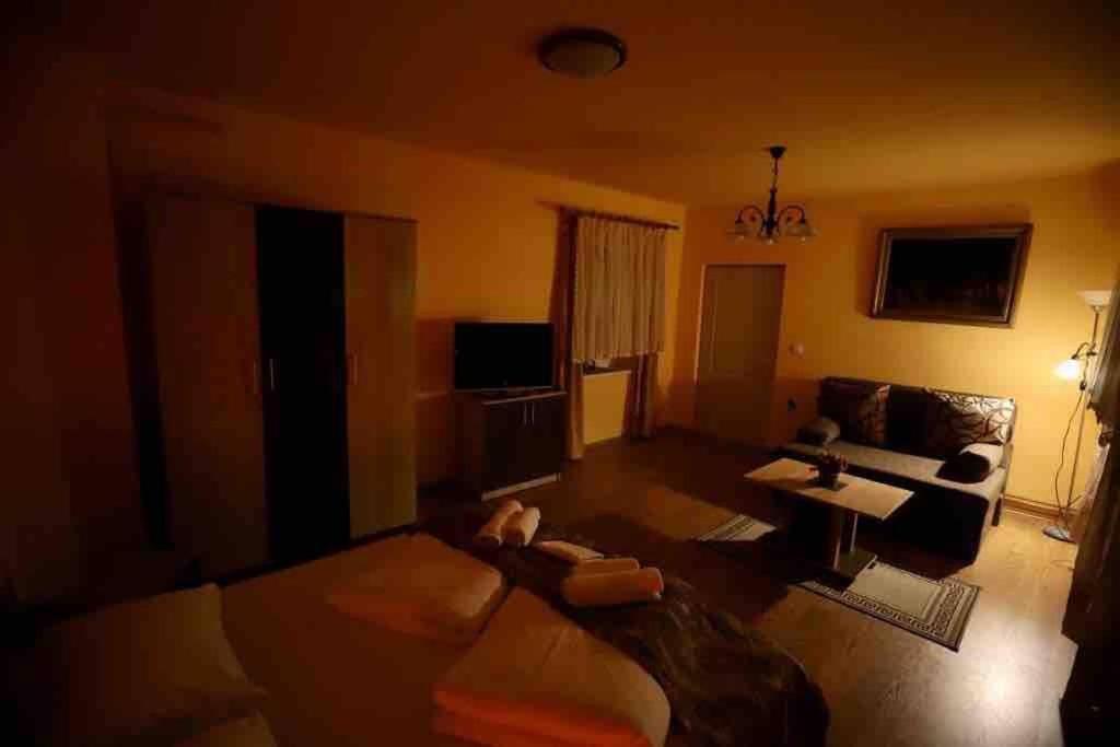 Hbr Friendly Apartment Sighisoara Bagian luar foto